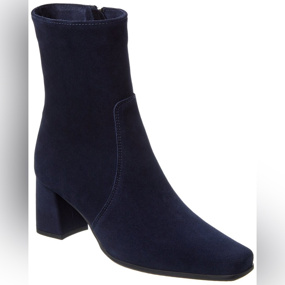 NWT LA CANADIENNE Faye Waterproof Suede Boot In Navy Blue 
Size 9